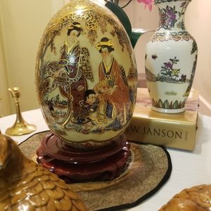 Chinoserie Egg. Famille